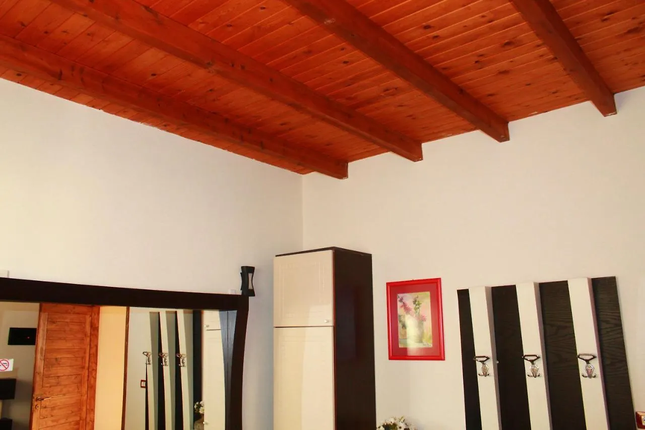 2 Kitarat Bb Bed & Breakfast Vlore